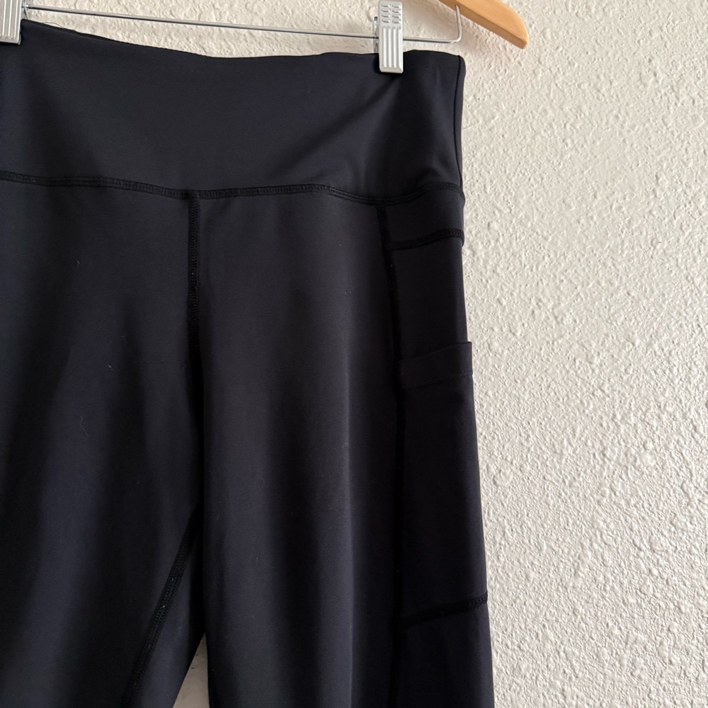 Zyia black leggings with pockets size 6-8 (medium) - Picture 2 of 6